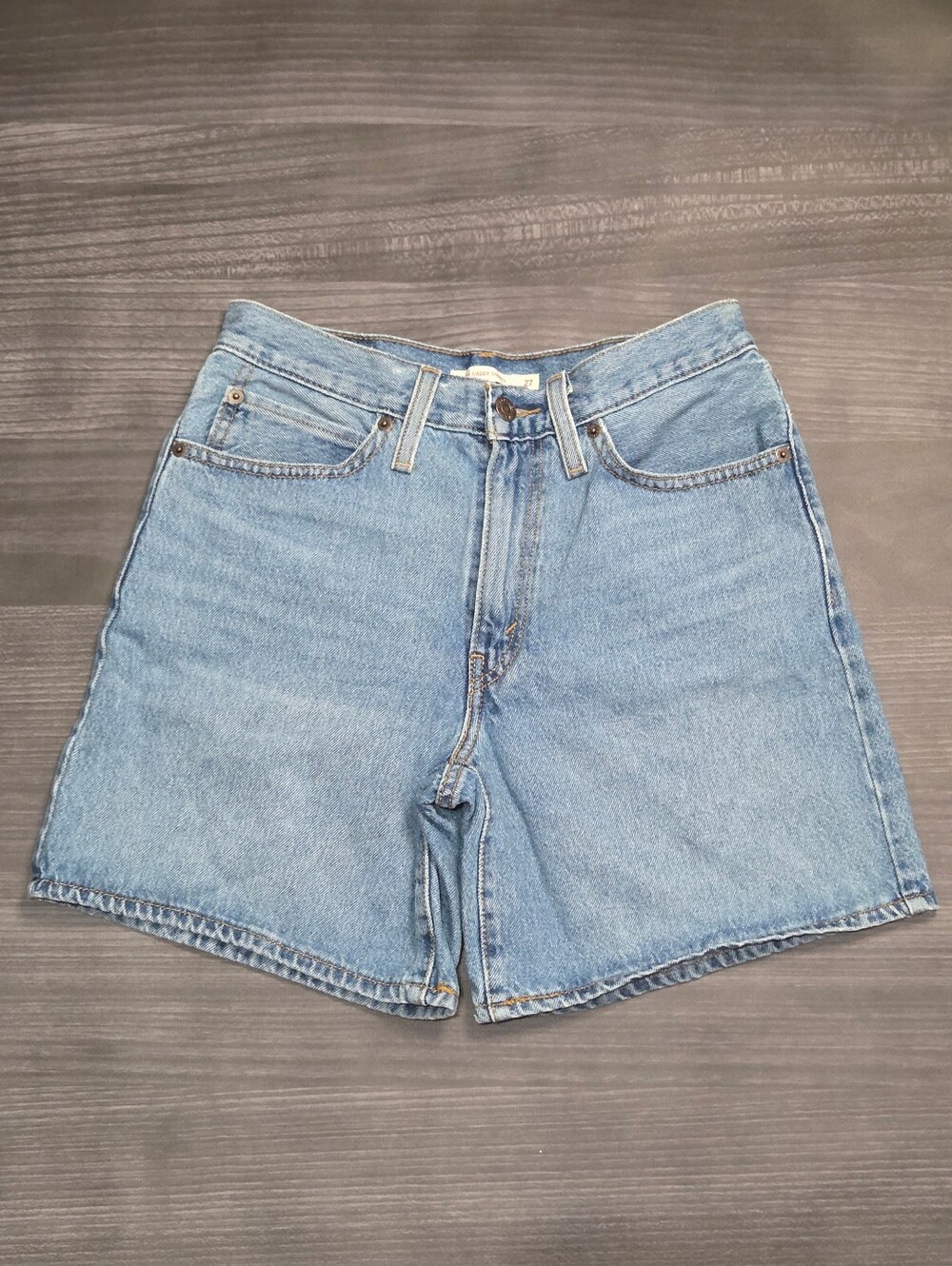 Levis Women's '94 Baggy Shorts Mid Blue Size 27